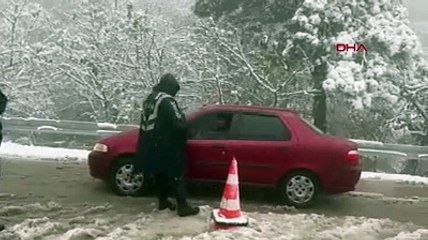 Kar kalınlığı 52 santimetreyi aştı. Görüş mesafesi 5 metrenin altına düştü