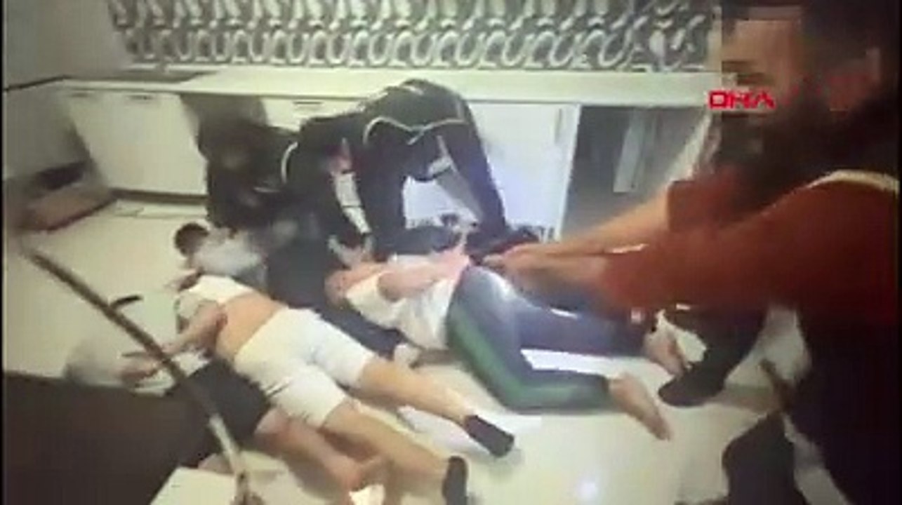 Gizli bölme numarasını polis yemedi. Yolyemezler çetesinin lideri yaka paça böyle yakalandı
