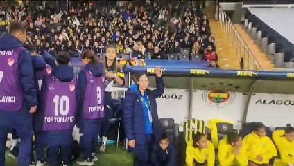 Fenerbahçe taraftarı Beşiktaş derbisinde takımını yalnız bırakmadı