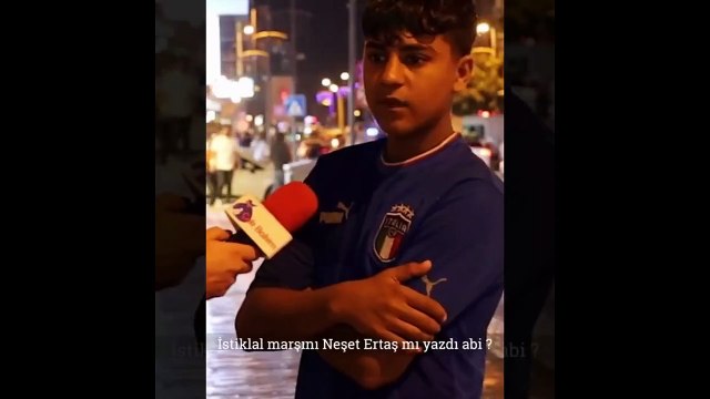 İstiklal Marşı'nı Neşet Ertaş yazdı demekle kalmadı, bir kıtasını bile okuyamadı