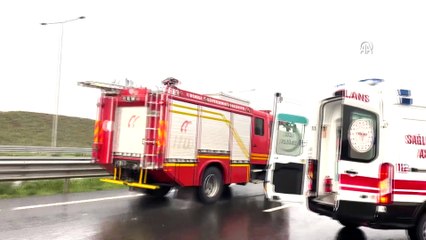 İşçi servisi ile taksi çarpıştı. Çok sayıda yaralı var