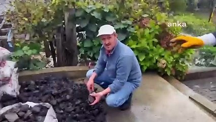 AKP’nin ihtiyaç sahiplerine dağıttığı kömür çuvallarından taş çıktı