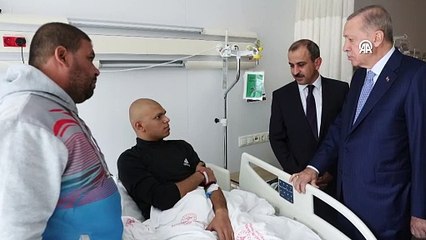 Erdoğan Türkiye'ye getirilen Gazzeli hastaları ziyaret etti