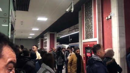 İstanbul'da metro arızalandı! Mahsur kalan yolcular isyan etti…