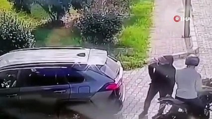 Ukraynalı turist motosikletli gaspçıları ezdi. Para dolu çantayı çaldılar
