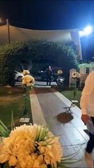 Muğla'da Atatürk'e benzeyen bir kişi düğün mekanında masaları selamladı