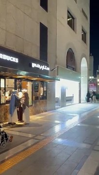 Hz. Muhammed'in kabrinin bulunduğu Medine'deki Mescid-i Nebevi çıkışında Starbucks olduğunu biliyor muydunuz?