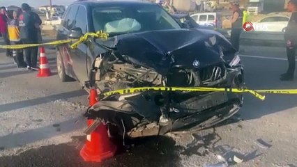 Aniden yola çıkan otomobil trafiği felç etti. 1 kişi hayatını kaybetti