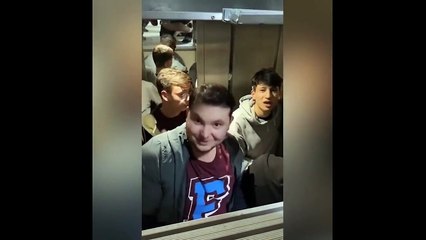 KYK yurdu ve asansörde kalan öğrenciler...