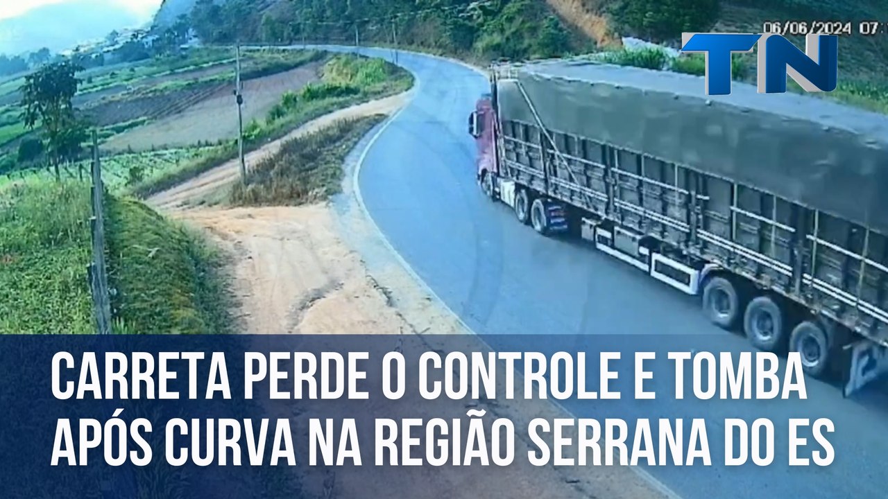Carreta perde o controle e tomba após curva na região Serrana do ES