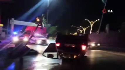 Elektrik direğine çarpan araç devrildi: 2 yaralı