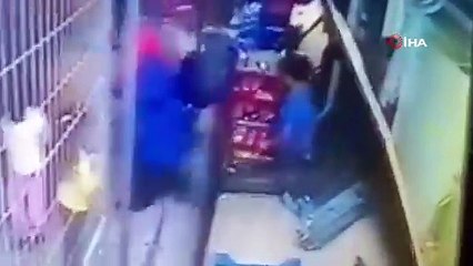 Döner bıçaklarıyla 2 kişiye saldırıp dehşet saçtılar