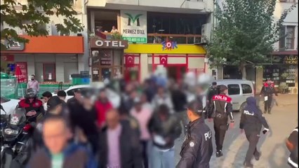 İzmir'de kaçak göçmenlere 'Kalkan' operasyonu: kaçak göçmen yakalandı