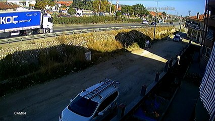 Kula’daki zincirleme kaza güvenlik kamerasına yansıdı