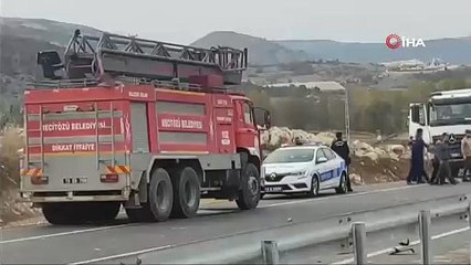 Tır traktöre arkadan çarptı: 2 ölü, 1 yaralı