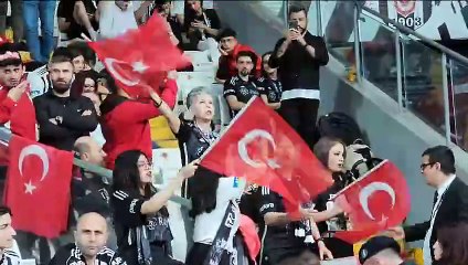 Dolmabahçe'de 100. yıl coşkusu. 7'den 70'e tribünlerde bayram havası