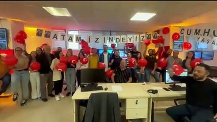 Varsın kutlamasın Cumhuriyetle derdi olanlar. Yeniçağ coşkuyla kutlar. İşte size bu ülkenin insanlarının 100. yıl coşkusu