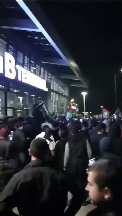 Dağıstan’a inen İsrail uçağı ülkeyi karıştırdı. Havalimanını basıp İsraillileri kovaladılar