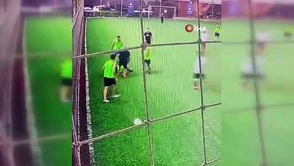 Kalp krizi halı sahada yakaladı. Bir anda yığıldı