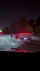 Elon Musk yeni aracına kurşun yağdırdı