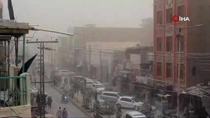 Kum fırtınası Pakistan'ı turuncuya boyadı