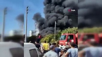 Dikim atölyesi ve deposunda yangın: Kara dumanlar kentin birçok noktasından görüldü