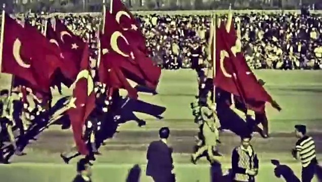 Azerbaycan Türkü Turan Manafzade'den muhteşem 100. yıl marşı. Cumhuriyet’in 100. yılı için bestelediği marş 10. yıl marşı kadar beğenildi