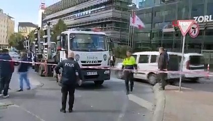 Şişli'de çöken kaldırım kadını yuttu