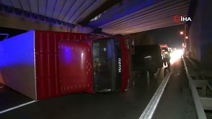 Panelvan araç kamyona çarptı: 3 yaralı