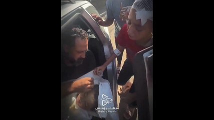 Kız kardeşi bombardımanda olan Gazzeli çocuk: “Kız kardeşimin saç telinden alabilir miyim?”