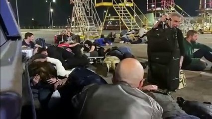 Ülkeden kaçmak için havalimanına akın eden İsrailliler, füze saldırısına yakalandı