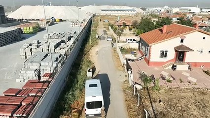 Buraya polis giremez dedikleri mahalleye şafak baskını