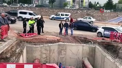 Kaza yapmamak için direksiyonu kırdı çukura düştü