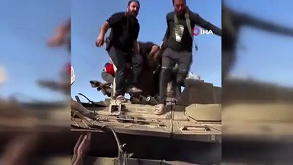 Hamas İsrail askerlerini esir alıp tankları imha etti