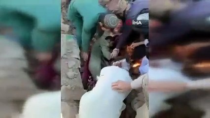 Afganistan'daki depremin bilançosu ağırlaşıyor: 320 ölü