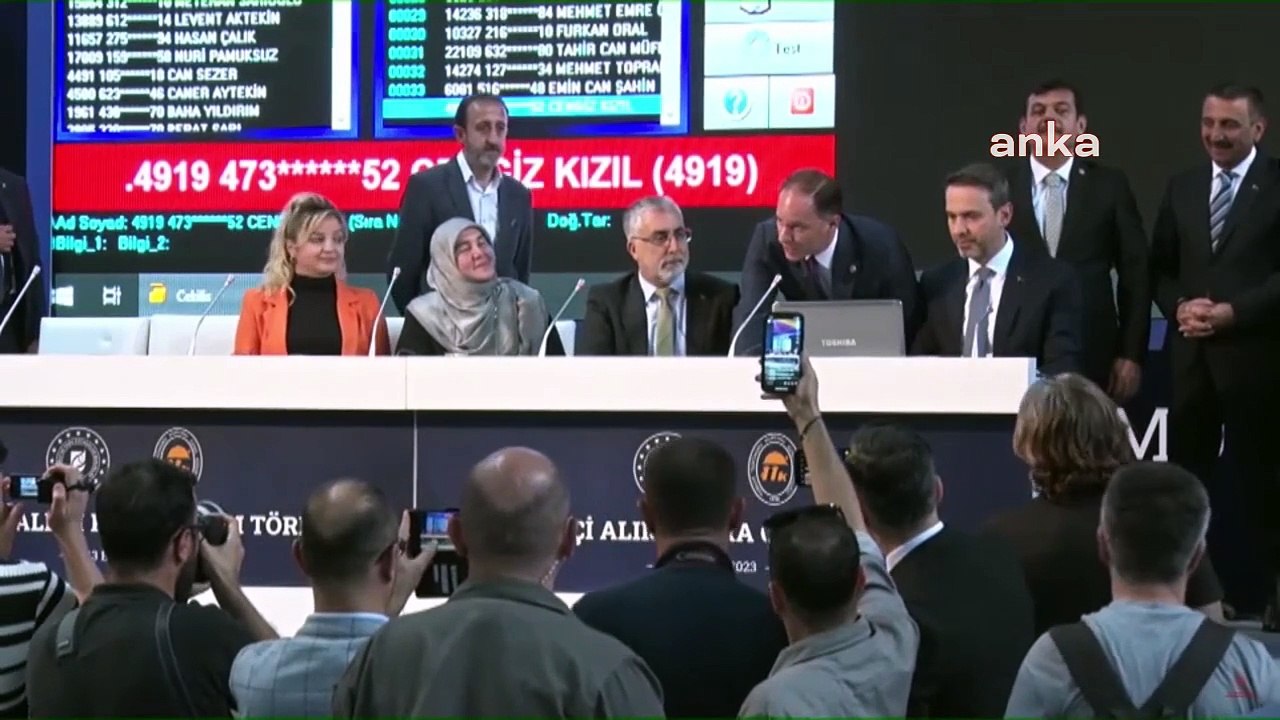 Zonguldaklı dururken Mısırlı işe girdi. Bir yıl önce vatandaş oldu işi kaptı