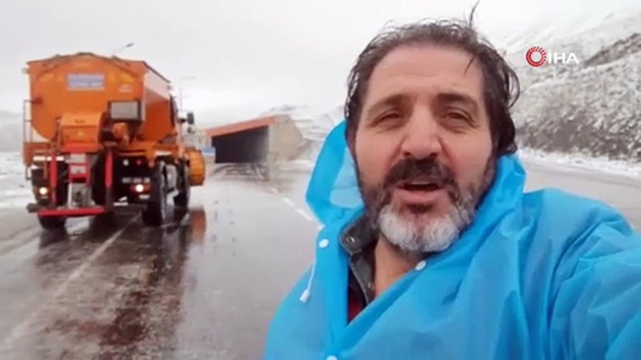 Bahçesaray beyaza büründü! Kar kalınlığı 10 santimetreye ulaştı