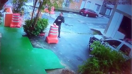 Policial toma e quebra celular durante abordagem em Fortaleza