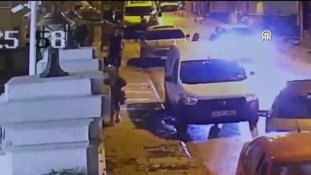 Uyanık yankesiciden 180 derecelik dönüş: Güvenlik kamerasını görünce çaldığı telefonu geri verdi