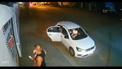 Kendini ve çocuğunu korumak için bakın pitbulla ne yaptı