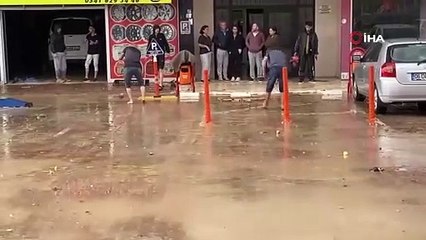 Yozgat’ta etkili olan sağanak yolları göle çevirdi