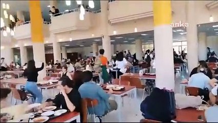 9 Eylül Üniversitesi'nde yemek zammı protestosu. Özel güvenlikçiler engellemeye çalıştı