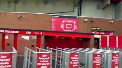 Manchester United'dan Galatasaray taraftarına sürpriz jest. Asılan pankartlar sosyal medyada gündem oldu