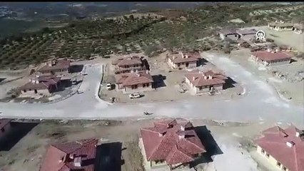 Depremzedeler için yapılan köy evlerinde ilk teslimat kasımda