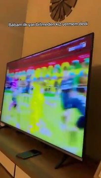 Koyu Fenerbahçeli bir baba, kız isteme esnasında ilk yarı bitmeden kızı vermem dedi