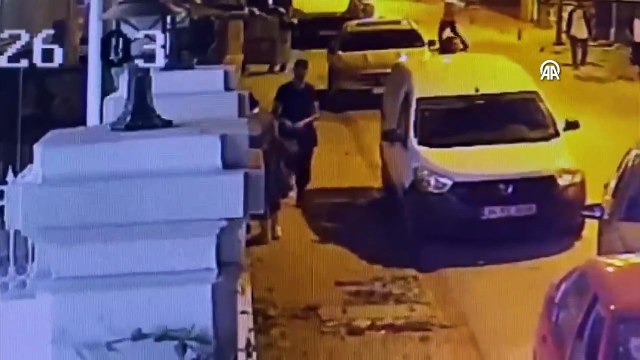 Edirne'de bir kişi önce telefonu çaldı, sonra güvenlik kamerasını fark edip geri verdi