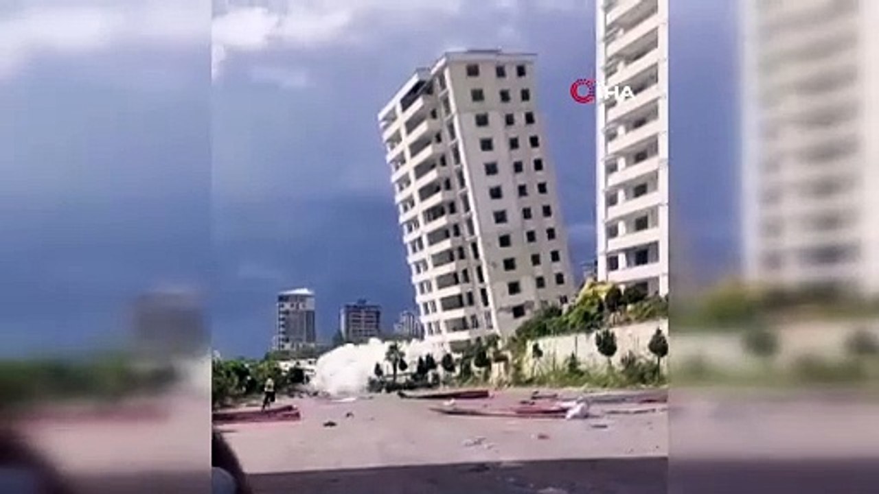 Kahramanmaraş’ta kontrollü yıkımı süren bina böyle çöktü