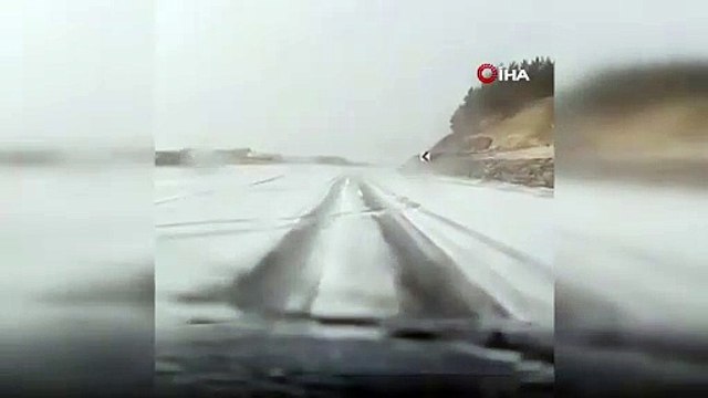 Kış Ardahan'a erken gitti. Bir dolu yağdı, yollar beyaza büründü