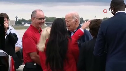 Joe Biden yine düşüyordu: Son anda kurtuldu