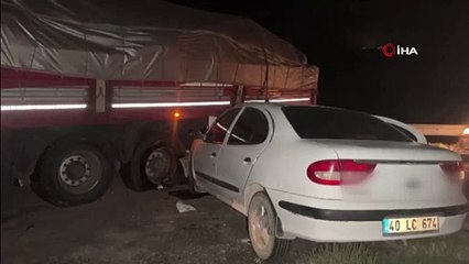 Tırla otomobilin çarpıştı. Polis ve eşi hayatını kaybetti